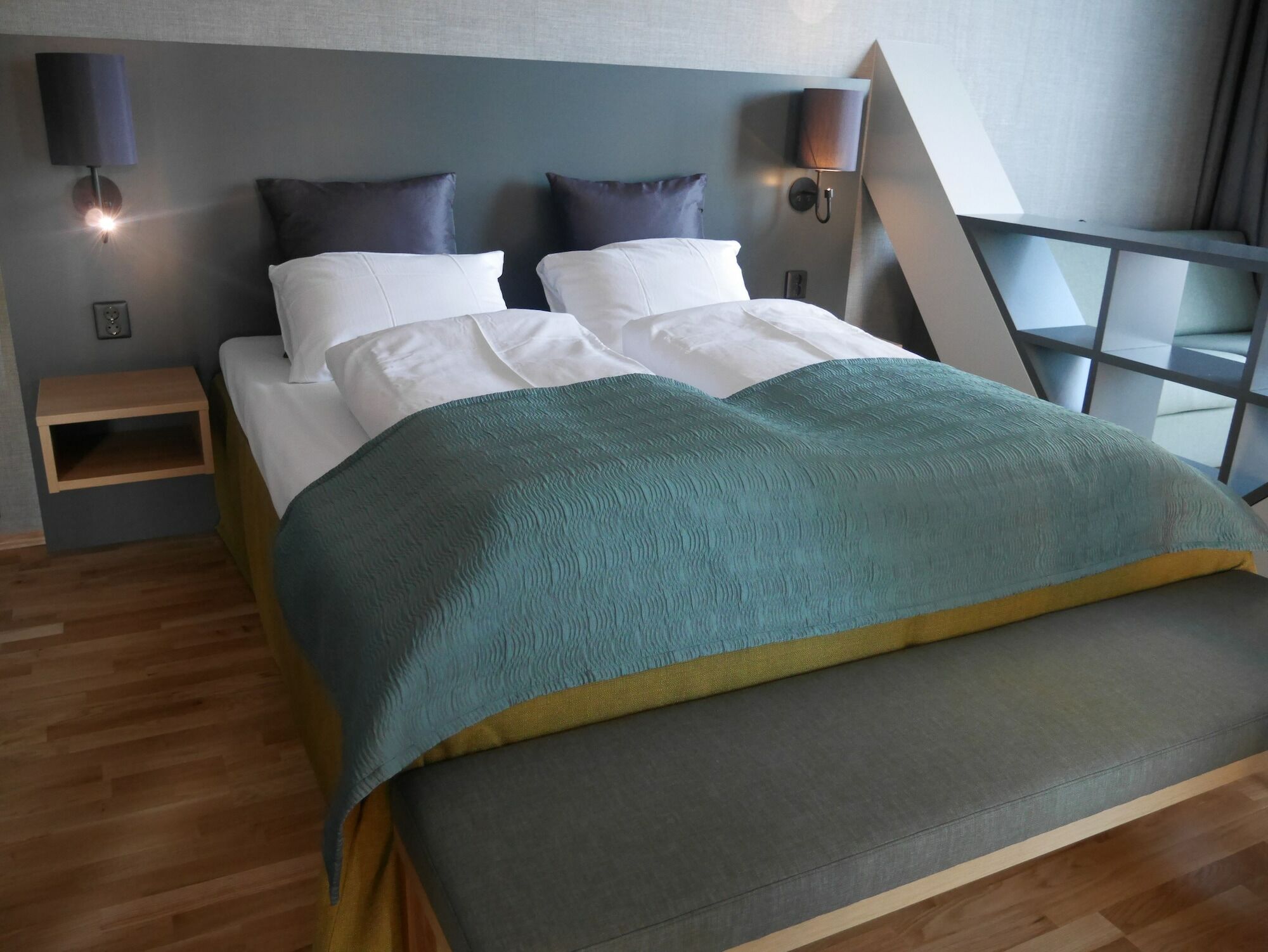 Q42 Hotel 3*